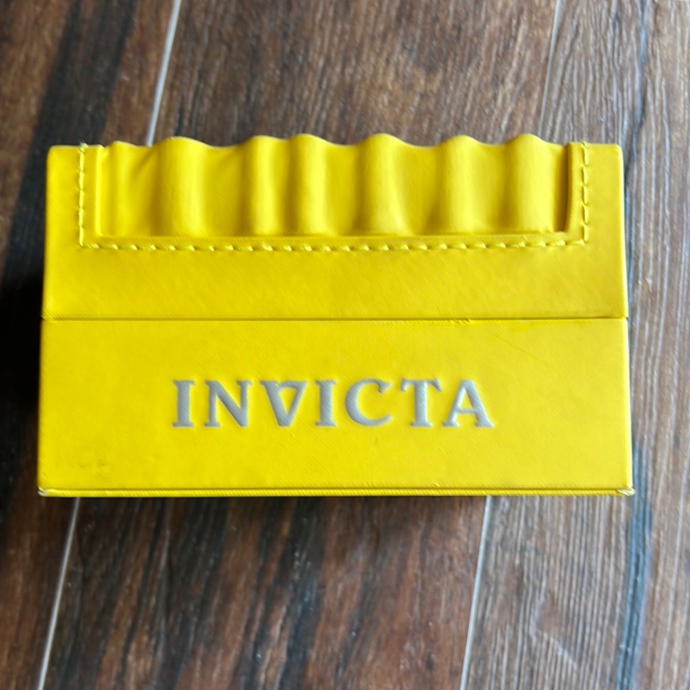 Men’s Invicta dive watch